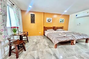 Koon Hom Apartment
