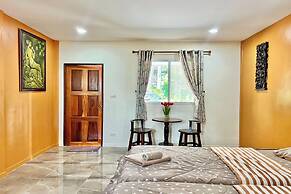 Koon Hom Apartment