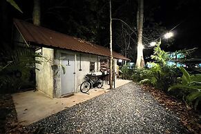 Koon Hom Apartment