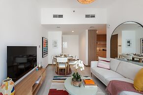 Vibrant 2BR Miami Vibes at Business Bay