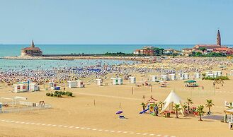 Apartment in Caorle Near Beach & Pool
