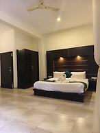 Holiday Highlight By Golden Castle Hotel