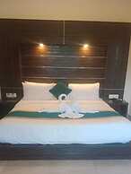Holiday Highlight By Golden Castle Hotel