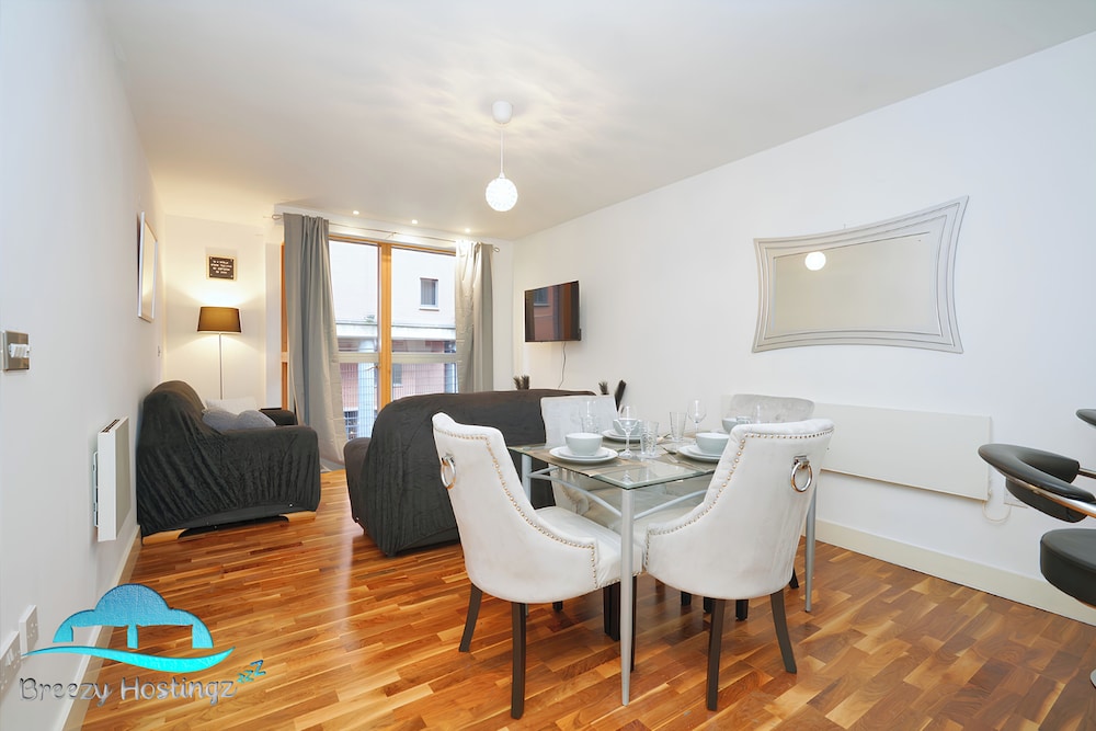2 Bed Flat - Sleeps 6 - Parking - Wifi