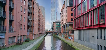 2 Bed Flat - Sleeps 6 - Parking - Wifi