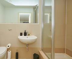 2 Bed Flat - Sleeps 6 - Parking - Wifi