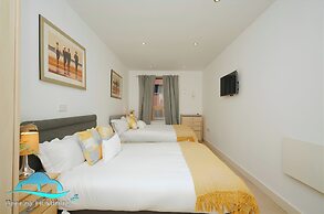 2 Bed Flat - Sleeps 6 - Parking - Wifi
