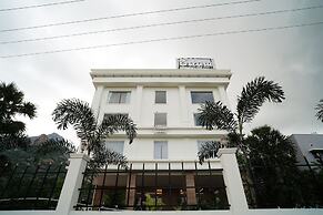 Ellora Hotel