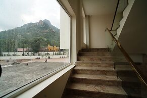 Ellora Hotel