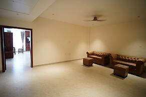 Ellora Hotel