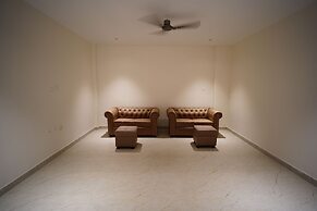 Ellora Hotel