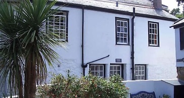 Cottage - Sleeps 4 - Fireplace - Internet