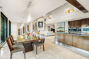 Cozy Suite - Ocean View & Private Beach