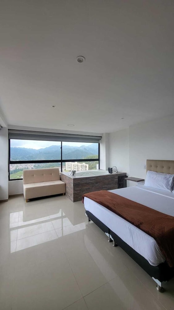 Hotel Golden Hills