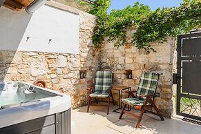 Warm Holiday Home With Terrace