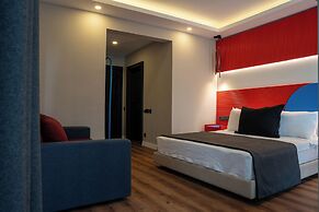 Lucky Monkey Midi Hotel