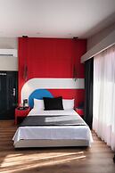 Lucky Monkey Midi Hotel
