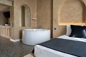 Lucky Monkey Midi Hotel