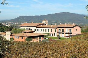 Apartment in Iseo With Pool