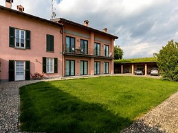 Apartment in Iseo With Pool