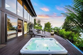 Jacuzzi Suite - Ocean Views & Beach