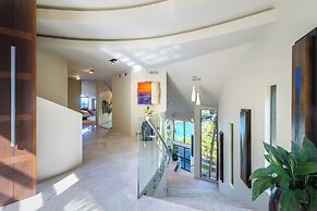 Jacuzzi Suite - Ocean Views & Beach