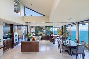 Jacuzzi Suite - Ocean Views & Beach