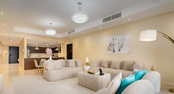 Massive 2 Bedroom with Palm View Balqis