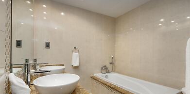 Massive 2 Bedroom with Palm View Balqis