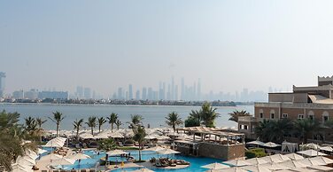 Massive 2 Bedroom with Palm View Balqis