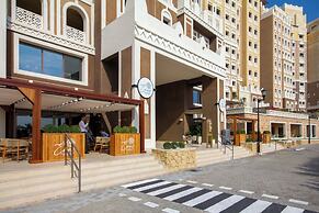 Massive 2 Bedroom with Palm View Balqis