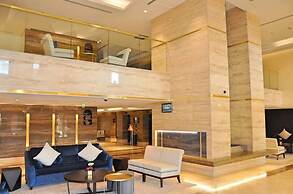 Massive 2 Bedroom with Palm View Balqis