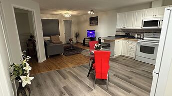 MainFloorCondo CozyFurnished Independent