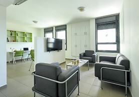1 BR Apt w living room & learning area
