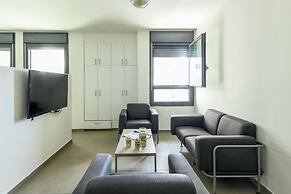 1 BR Apt w living room & learning area