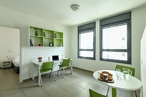 1 BR Apt w living room & learning area