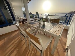 Sunny Seaview Modern apt - Pool and Beach Access