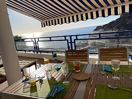 Sunny Seaview Modern apt - Pool and Beach Access