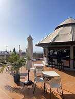 Sunny Seaview Modern apt - Pool and Beach Access