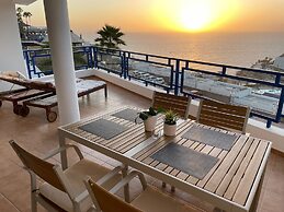 Sunny Seaview Modern apt - Pool and Beach Access