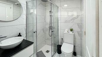 Sunny Seaview Modern apt - Pool and Beach Access
