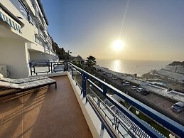 Sunny Seaview Modern apt - Pool and Beach Access