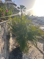 Sunny Seaview Modern apt - Pool and Beach Access