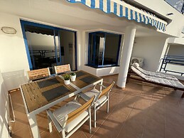 Sunny Seaview Modern apt - Pool and Beach Access