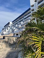Sunny Seaview Modern apt - Pool and Beach Access