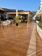 Sunny Seaview Modern apt - Pool and Beach Access