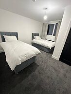 House-sleeps8-parking-garden