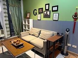 Gramercy 2 bedrooms w Balcony City View