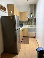 Gramercy 2 bedrooms w Balcony City View