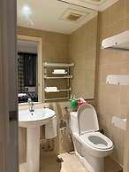 Gramercy 2 bedrooms w Balcony City View
